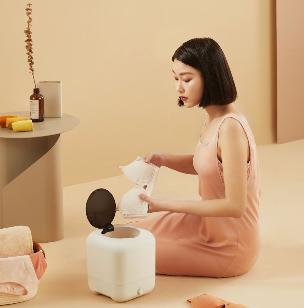 The world's first rechargeable mini washing machine by GEZHE