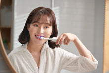 Load image into Gallery viewer, Dr. Quorum Whitening Electric Toothbrush